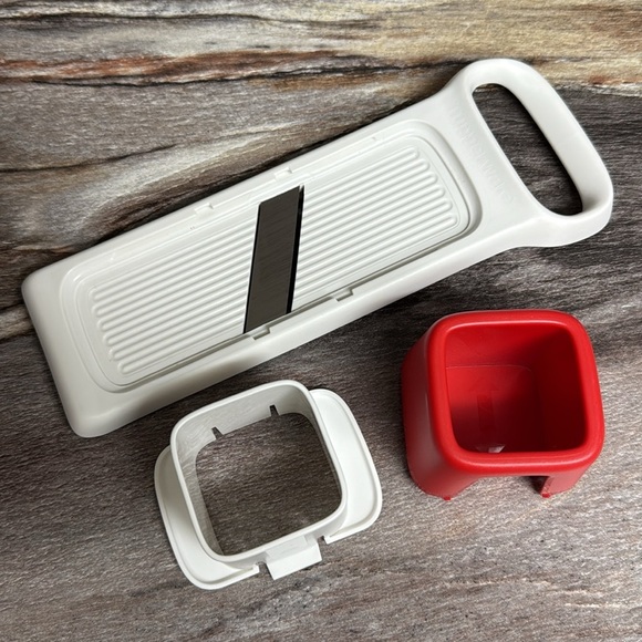 🍁Tupperware Mini Mandolin - Picture 3 of 3